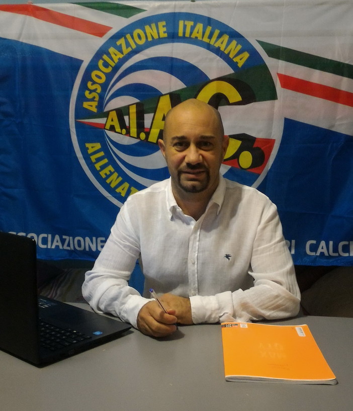Calcio: Vincenzo Stragapede tra i sei delegati dell'associazione regionale allenatori con il neo presidente Bolognini Calcio: Vincenzo Stragapede tra i sei delegati dell'associazione regionale allenatori con il neo presidente Bolognini