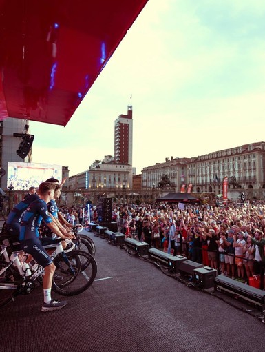 Vuelta a España 2025: da Alba a Limone, tanti savonesi hanno già raggiunto il Piemonte per assistere alla tappa