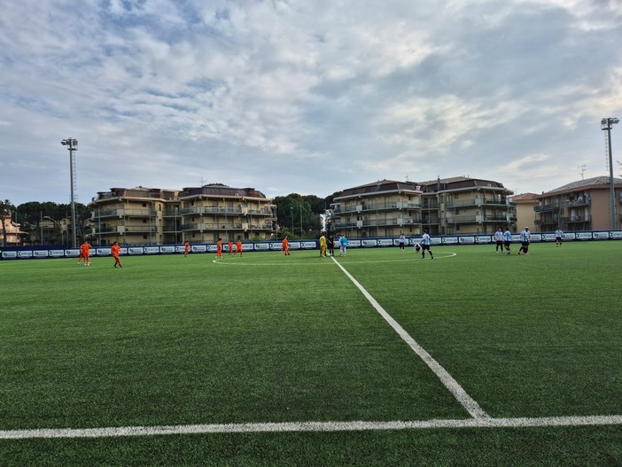 Calcio | Eccellenza. Finale thrilling al "Devincenzi"! Il Pietra Ligure rimonta due reti in due minuti al Rivasamba: finisce 2-2