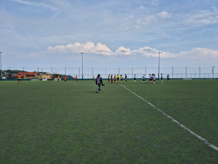 Calcio | Promozione. L'allerta meteo non ferma Finale e Albingaunia, giallorossoblu e bianconeri vogliono proseguire il buon momento: la cronaca della gara (LIVE)