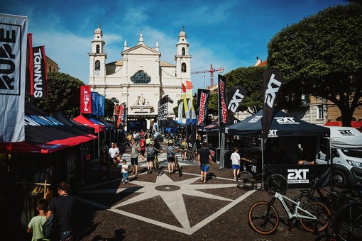 Il villaggio UCI World Cup a Pietra nel 2023 (foto Nicola Damonte) Il villaggio UCI World Cup a Pietra nel 2023 (foto Nicola Damonte)