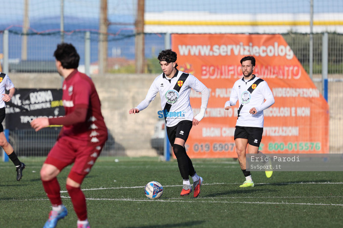 Calcio | L'Ospedaletti rimonta l'Albingaunia, la regola dei 7 punti mette a rischio i playoff per i bianconeri