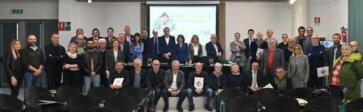 Il CdA dell'ATL del Cuneese con i Soci presenti all'Assemblea del 29 aprile 2024 Il CdA dell'ATL del Cuneese con i Soci presenti all'Assemblea del 29 aprile 2024