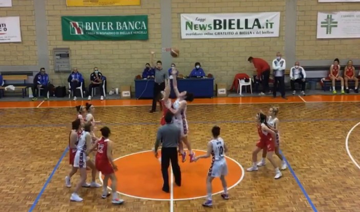 Basket femminile. L'Amatori Savona limita i danni contro il Puianello, il ko interno è solo di un punto