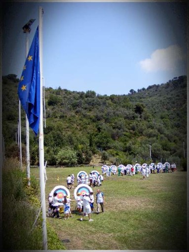 Tiro con l'arco: nemmeno la pioggia ferma gli Arcieri Cinque Stelle Tiro con l'arco: nemmeno la pioggia ferma gli Arcieri Cinque Stelle