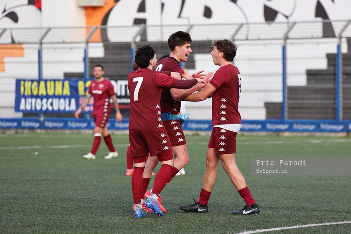 Calcio | Spettacolare 3-3 tra Ventimiglia e Cengio, i granata ci provano ma il pari dei frontalieri allontana i playoff Calcio | Spettacolare 3-3 tra Ventimiglia e Cengio, i granata ci provano ma il pari dei frontalieri allontana i playoff