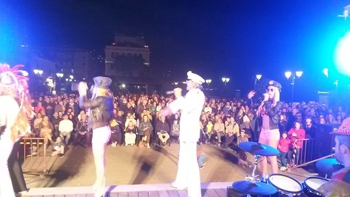 Calcio: bagno di folla in Piazza Partigiani per la festa di fine anno dell'Alassio F.C. Calcio: bagno di folla in Piazza Partigiani per la festa di fine anno dell'Alassio F.C.