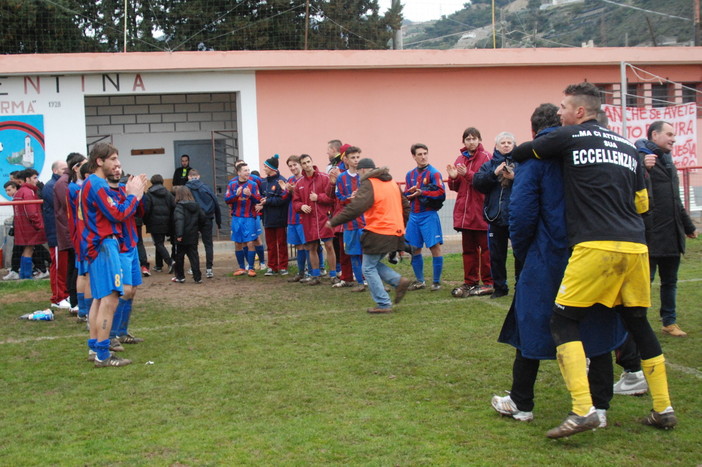Calcio: applausi per la promozione, l'Argentina ringrazia il Cogoleto Calcio: applausi per la promozione, l'Argentina ringrazia il Cogoleto