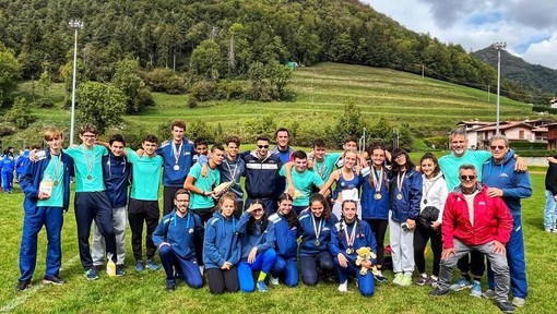 Atletica Arcobaleno: Sotto la pioggia di Clusone arriva 7° posto per le Allieve e 9° per gli Allievi nella Finale Nazionale dei Campionati di Società