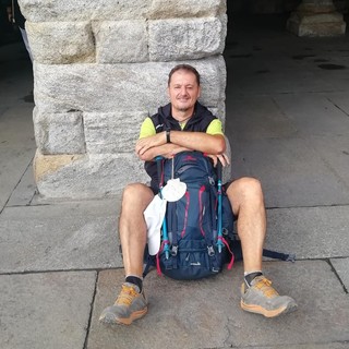 Un defibrillatore in memoria di Alessandro Binello: la donazione dei figli alla Croce Verde di Albisola