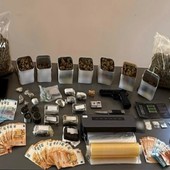 Villanova d’Albenga, arrestati due giovani per spaccio: sequestrati 2,5 chili di droga (VIDEO) Villanova d’Albenga, arrestati due giovani per spaccio: sequestrati 2,5 chili di droga (VIDEO)