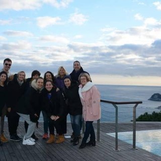 Bergeggi, le nazionali di nuoto sincronizzato di Italia e Francia ricevute dal sindaco Arboscello