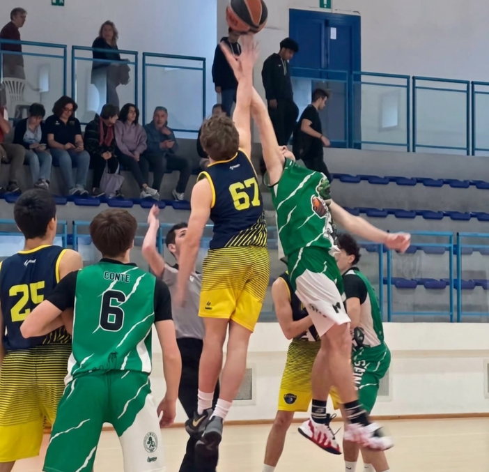 Basket Under 17 | La Cestistica Savonese si guadagna gara 3 contro la Valpetronio, decisivo Sogno con 24 punti