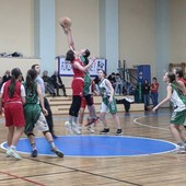Basket, Under 15 femminile. Battaglia al cardiopalma per la Cestistica savonese, le biancoverdi non tremano e sbancano Genova