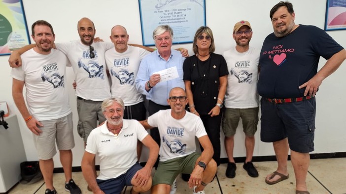 Albenga, oltre 3.000 euro donati a Bastapoco Odv: successo per la partita in memoria di Davide Meirana Albenga, oltre 3.000 euro donati a Bastapoco Odv: successo per la partita in memoria di Davide Meirana