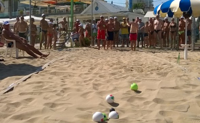 Doppio torneo di beach bocce ad Alassio, in attesa del Mondiale Giovanile di volo