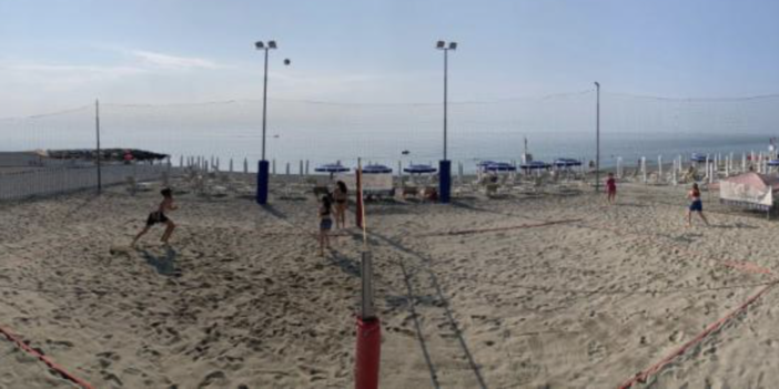 Loano. Il Leo Club organizza il Torneo di Beach Volley 4x4 solidale Loano. Il Leo Club organizza il Torneo di Beach Volley 4x4 solidale