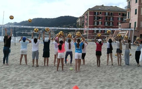 Riviera beach volley | Corsi gratuiti alle scuole di Laigueglia e numeri record per la Liguria