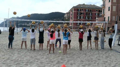 Riviera beach volley | Corsi gratuiti alle scuole di Laigueglia e numeri record per la Liguria