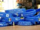 Braccialetti azzurri contro l’omofobia: anche in provincia di Savona al via la campagna di Arcigay per società e tifosi