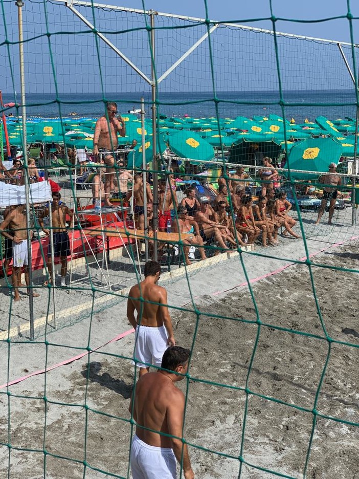 È iniziato il torneo di beach volley a Loano nel ricordo di  Edoardo Beccuti e Umberto Maldini