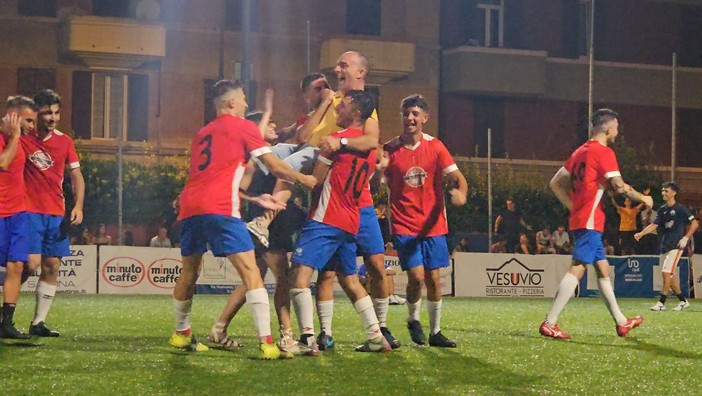 CALCIO. "SAVONA CUP": BAR DEL COMUNE VINCE LA 6^ EDIZIONE, TAVERNA DEI PECCATORI & HARENA BLANCA KO 4-2 AI RIGORI CALCIO. "SAVONA CUP": BAR DEL COMUNE VINCE LA 6^ EDIZIONE, TAVERNA DEI PECCATORI & HARENA BLANCA KO 4-2 AI RIGORI