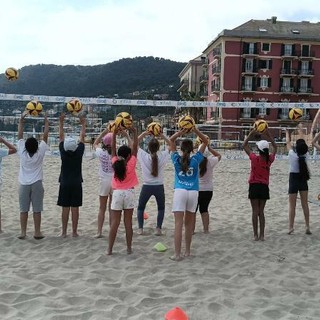 Riviera beach volley | Corsi gratuiti alle scuole di Laigueglia e numeri record per la Liguria