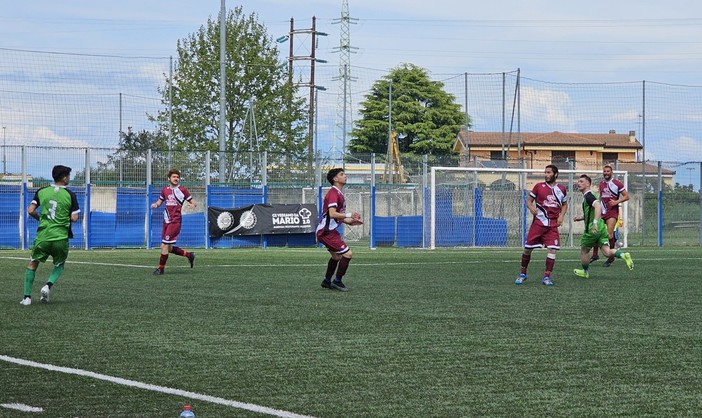 Calcio. Il Pontelungo resta in corsa per i playoff, regolato il Bragno 5-1 al Riva. I biancoverdi possono però festeggiare la salvezza Calcio. Il Pontelungo resta in corsa per i playoff, regolato il Bragno 5-1 al Riva. I biancoverdi possono però festeggiare la salvezza