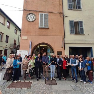 Il taglio del nastro Il taglio del nastro