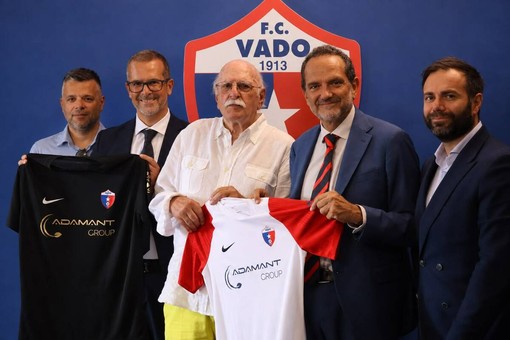 Calcio | Vado. Matteo Marani al “Chittolina”, il presidente della Lega Pro ha incontrato i vertici rossoblu