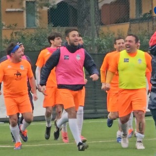 Calcio. Il rigore di Scali e l'esultanza di squadra, la vittoria sul Cisano proietta il Bordighera a un passo dalla Prima Categoria (VIDEO)