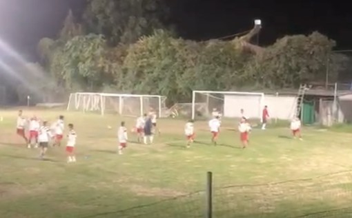 Calcio, Borgio Verezzi. Il gruppo si allena, rossoblu domenica in campo con l'Imperiese (VIDEO) Calcio, Borgio Verezzi. Il gruppo si allena, rossoblu domenica in campo con l'Imperiese (VIDEO)