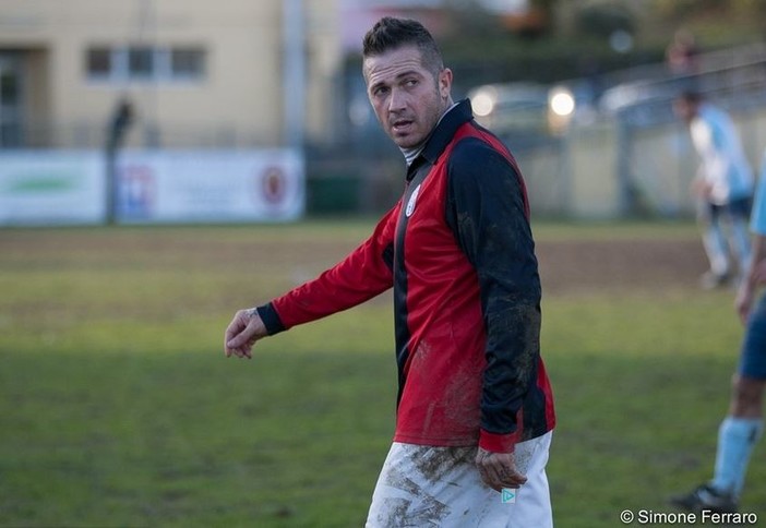 "Aperitivo rossoblù" per il Genoa Club Laigueglia: stasera ospite d'onore il bomber Marco Carparelli "Aperitivo rossoblù" per il Genoa Club Laigueglia: stasera ospite d'onore il bomber Marco Carparelli