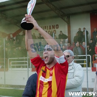 Calcio. Scalia saluta il Finale: “Un viaggio lungo e bellissimo, dimostrazione che i sogni si avverano”. Il commosso addio della società: “Sempre uno di noi”