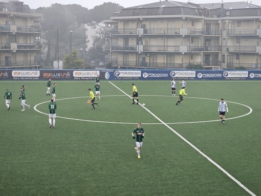 Calcio. Una cometa sotto la pioggia, il Pietra Ligure ribalta l'Angelo Baiardo e si conferma in zona playoff