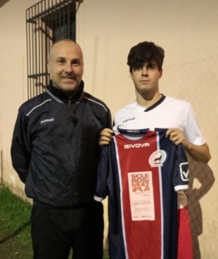 Calciomercato, Mallare. Per la mediana rossoblu c'è Lorenzo Fornara, il giocatore arriva dal Savona Calciomercato, Mallare. Per la mediana rossoblu c'è Lorenzo Fornara, il giocatore arriva dal Savona