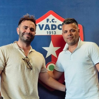 Calcio, Vado. Nicolò Mai in plancia di comando, i rossoblu presentano il nuovo team manager Calcio, Vado. Nicolò Mai in plancia di comando, i rossoblu presentano il nuovo team manager
