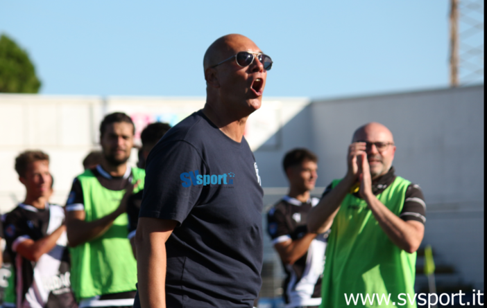 Calcio, Albenga. Fossati torna a promuovere i bianconeri: "I pulcini han messo l'elmetto, siamo usciti dal buco nero di Asti" (VIDEO) Calcio, Albenga. Fossati torna a promuovere i bianconeri: "I pulcini han messo l'elmetto, siamo usciti dal buco nero di Asti" (VIDEO)