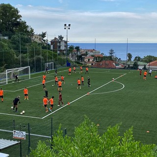 Calcio, Promozione. L'Ospedaletti chiama l'adunata orange, ingresso libero contro la Campese