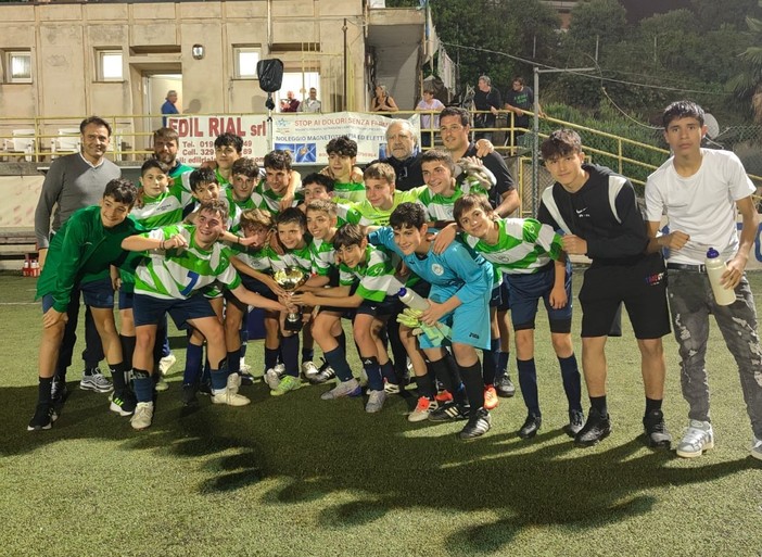 Calcio, Legino. Sono iniziate le finali del Cogno. I verdeblu primeggiano tra i 2010, il Vado nella categoria 2011 Calcio, Legino. Sono iniziate le finali del Cogno. I verdeblu primeggiano tra i 2010, il Vado nella categoria 2011