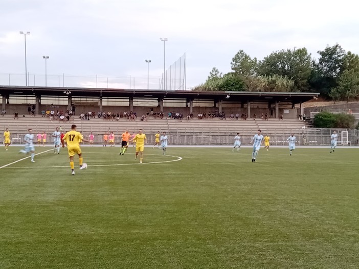 Calcio. Un solo gol al Memorial Bertolucci, lo segna l'Albissole al Savona con Polito, il Celle Varazze si aggiudica le sue sfide dal dischetto Calcio. Un solo gol al Memorial Bertolucci, lo segna l'Albissole al Savona con Polito, il Celle Varazze si aggiudica le sue sfide dal dischetto