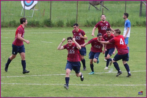 Calcio. Il Mallare fa sua la finale playoff, il fotoracconto di Bruno Oliveri Calcio. Il Mallare fa sua la finale playoff, il fotoracconto di Bruno Oliveri