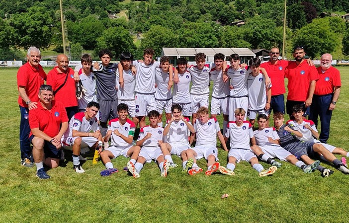 Calcio. La Liguria Under 16 chiude con il sorriso il Torneo Eusalp, 3-2 al CPA Bolzano nella finale 7°/8° posto Calcio. La Liguria Under 16 chiude con il sorriso il Torneo Eusalp, 3-2 al CPA Bolzano nella finale 7°/8° posto