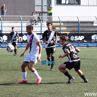 Calcio. Serie D. Nuova abbuffata di partite con il turno infrasettimanale: spicca Vado-Derthona, l'Albenga ospita il Pont Donnaz per tornare subito a correre