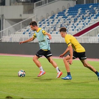 Calcio. E' arrivato l'esordio in Conference League per Samuele Caruso: "Esperienza speciale. Il mercato? Ci sono offerte, ma voglio ponderare le mie scelte"