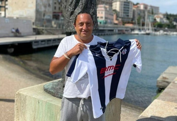 Calcio, Savona. 30 anni dopo riecco Simone Sinopia: "Si è chiuso un cerchio. Legino il campo per la prossima stagione? Probabile, ma serve una via d'uscita per la questione Bacigalupo"
