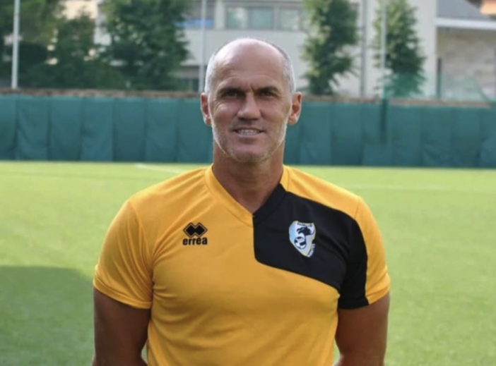 Calcio. Indiscrezione confermata. Esonerato Di Somma dal Rapallo. Il presidente Perpignano: "Persi giocatori importanti per risanare il bilancio" Calcio. Indiscrezione confermata. Esonerato Di Somma dal Rapallo. Il presidente Perpignano: "Persi giocatori importanti per risanare il bilancio"