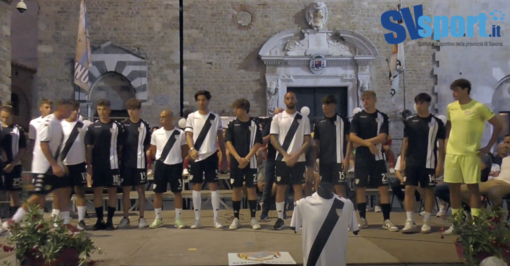 Calcio, Albenga. Rivediamo insieme la presentazione in Piazza San Michele (VIDEO)