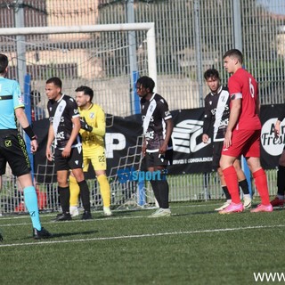 Calcio, Albenga. Ancora nessuna fumata bianca sul fronte societario, domenica a Lavagna si chiude il campionato