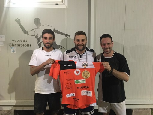 Calciomercato. C'è anche Angelo Santanelli nella rosa del Vadino. Preso anche il centrocampista Bonsignorio Calciomercato. C'è anche Angelo Santanelli nella rosa del Vadino. Preso anche il centrocampista Bonsignorio